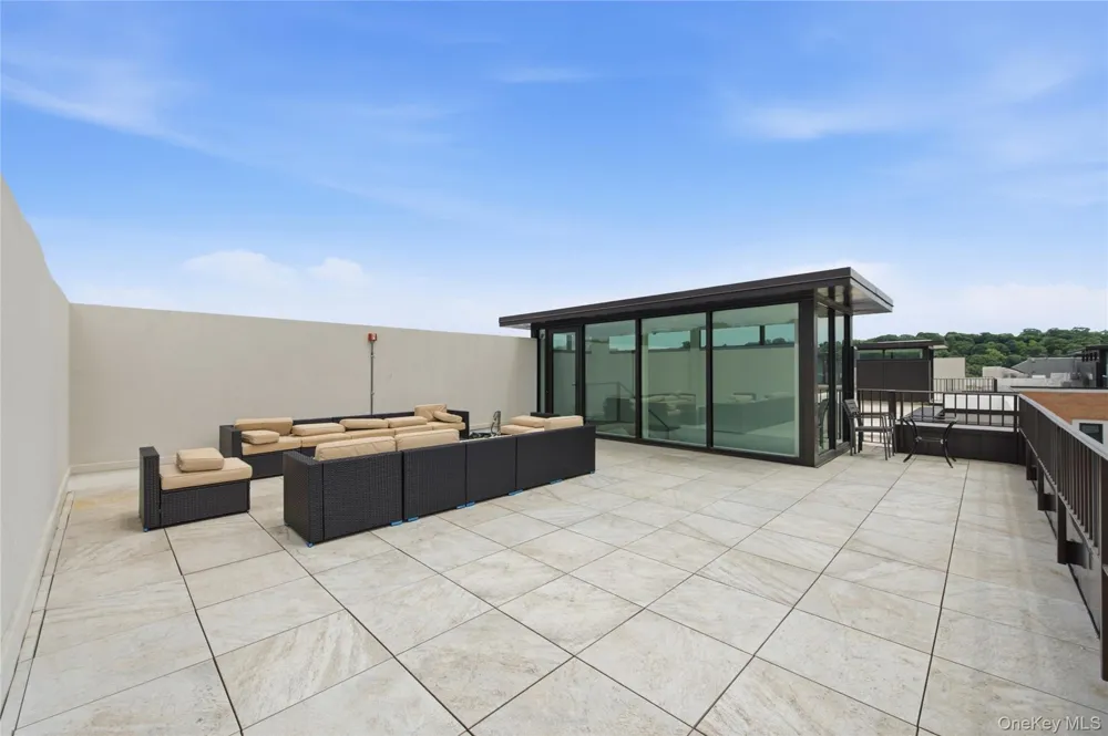 100 Garvies Point Road #1311 Glen Cove, NY 11542