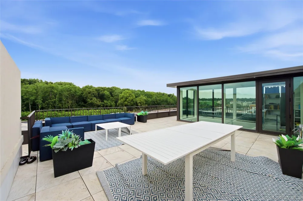 100 Garvies Point Road #1316 Glen Cove, NY 11542