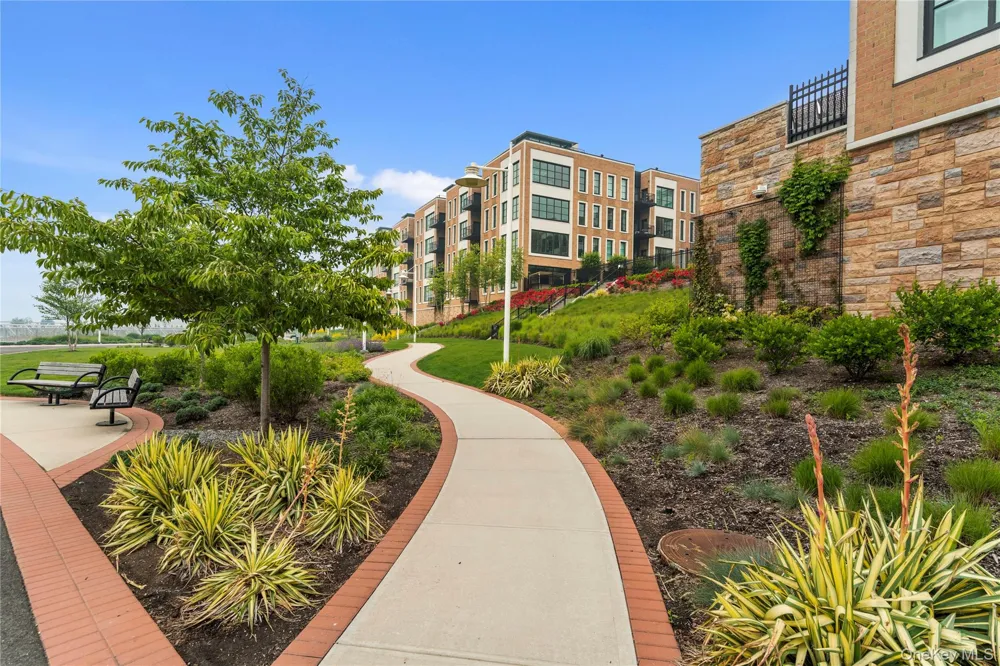 100 Garvies Point Road #1316 Glen Cove, NY 11542