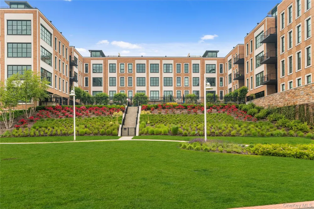 100 Garvies Point Road #1316 Glen Cove, NY 11542
