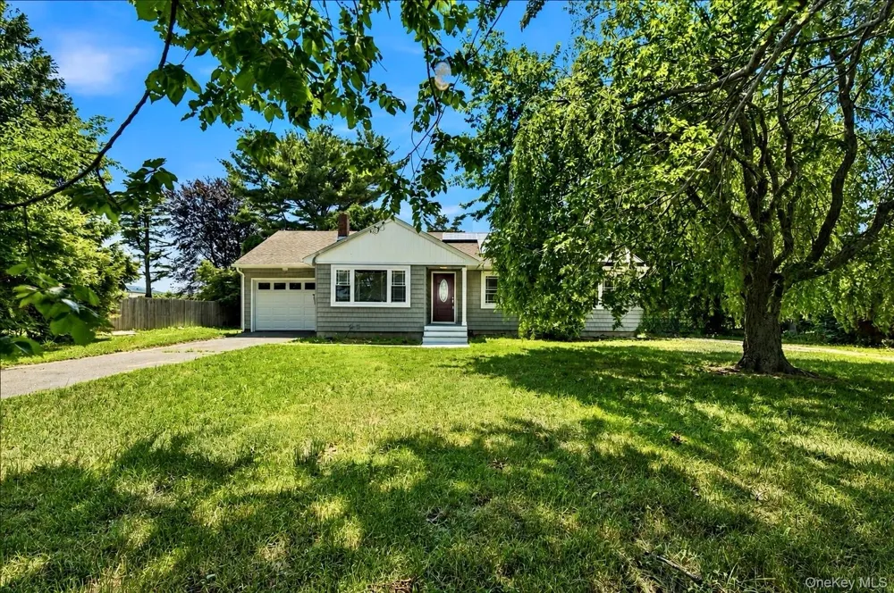 725 Peconic Lane Peconic, NY 11958