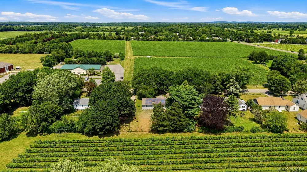 725 Peconic Lane Peconic, NY 11958