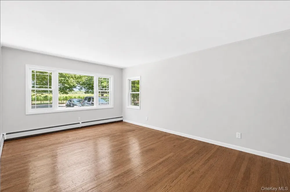 725 Peconic Lane Peconic, NY 11958