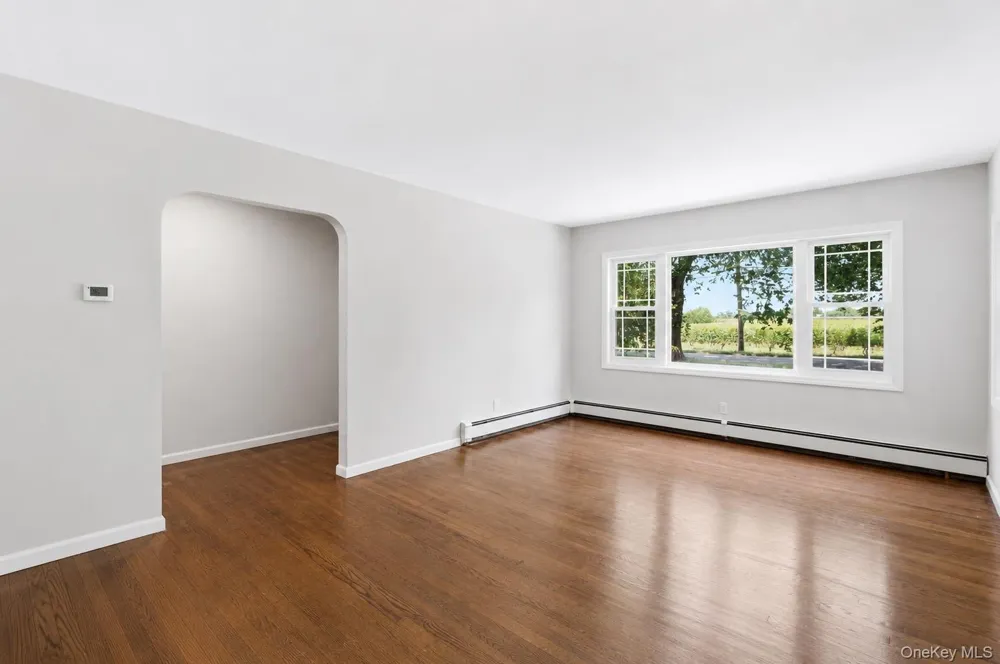 725 Peconic Lane Peconic, NY 11958