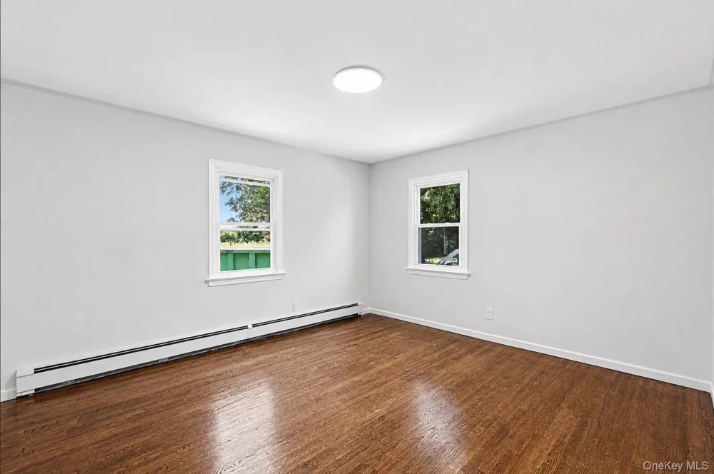 725 Peconic Lane Peconic, NY 11958