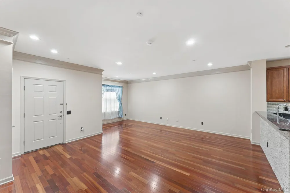 17 Strangford Court #109 Oceanside, NY 11572