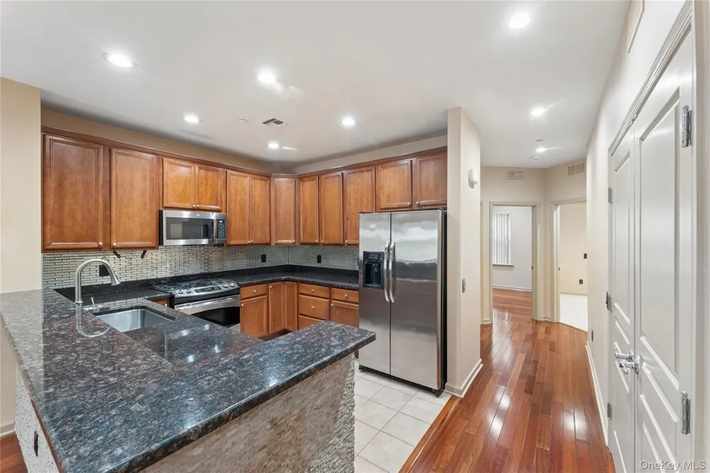 17 Strangford Court #109 Oceanside, NY 11572