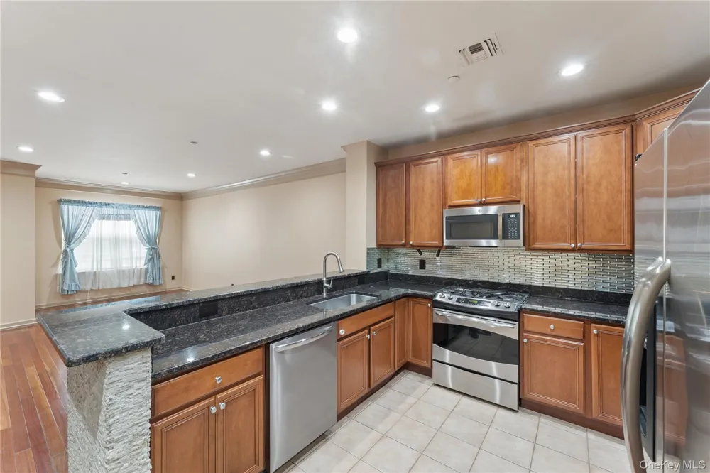 17 Strangford Court #109 Oceanside, NY 11572