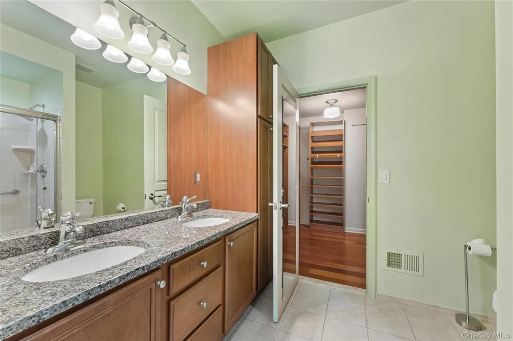 17 Strangford Court #109 Oceanside, NY 11572
