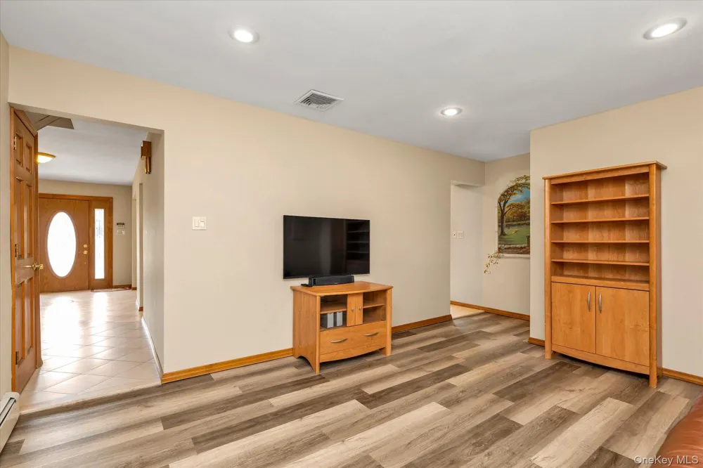 7 Freedom Court Babylon, NY 11702