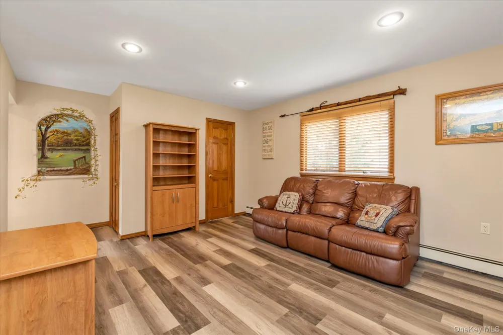 7 Freedom Court Babylon, NY 11702