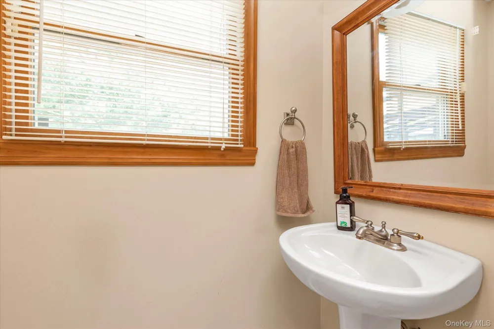 7 Freedom Court Babylon, NY 11702