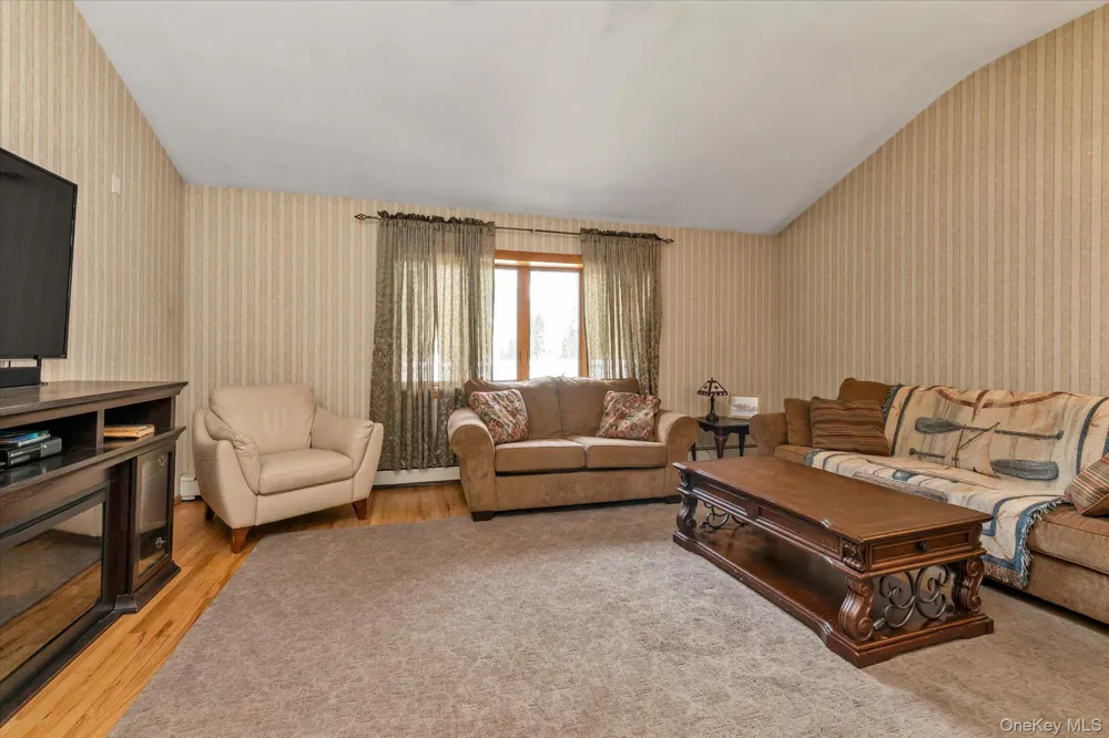 7 Freedom Court Babylon, NY 11702
