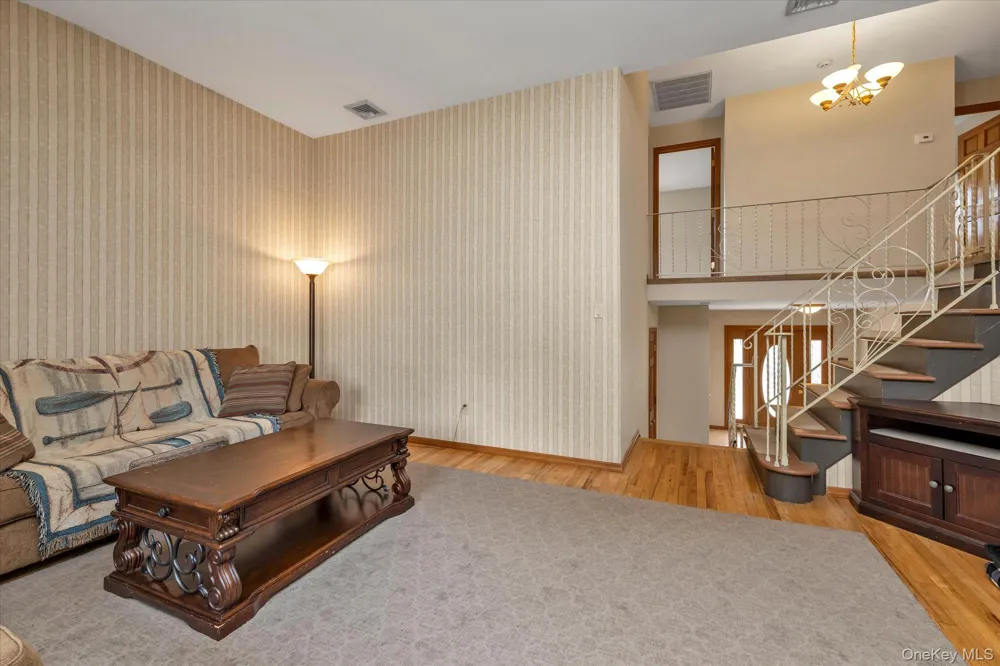 7 Freedom Court Babylon, NY 11702