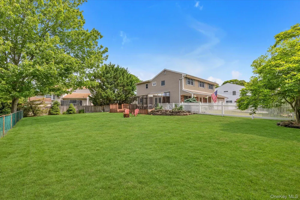 7 Freedom Court Babylon, NY 11702