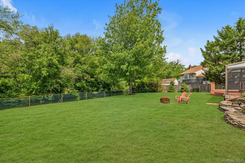 7 Freedom Court Babylon, NY 11702