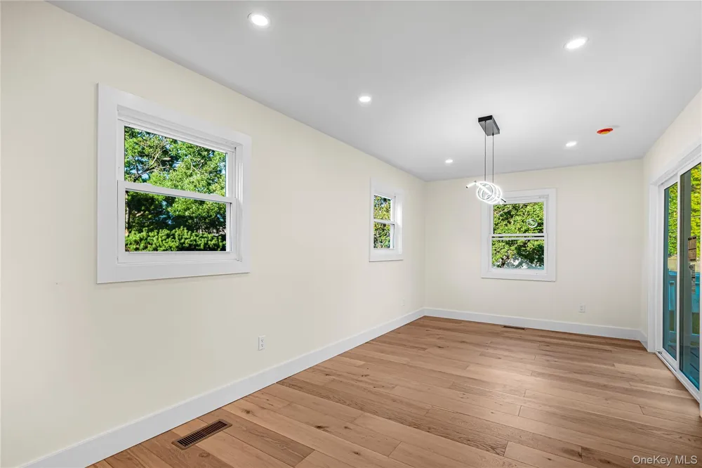 737 Flowerdale Drive Seaford, NY 11783