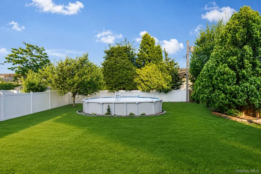 737 Flowerdale Drive Seaford, NY 11783