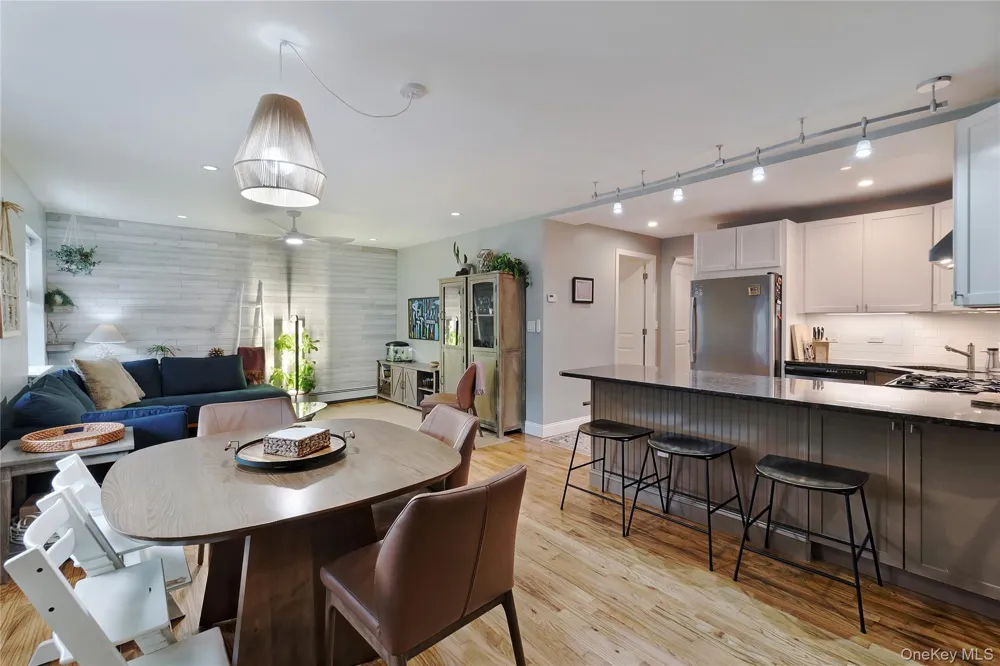 180 Beach 101 St #3A Rockaway Park, NY 11694