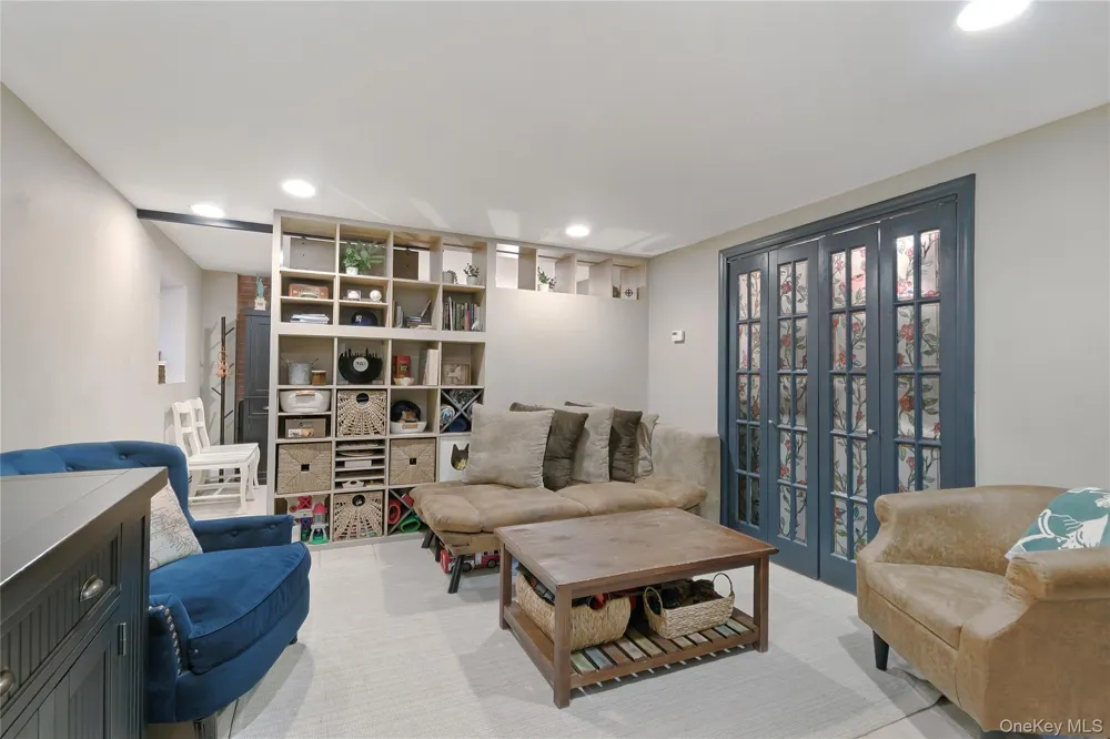 180 Beach 101 St #3A Rockaway Park, NY 11694