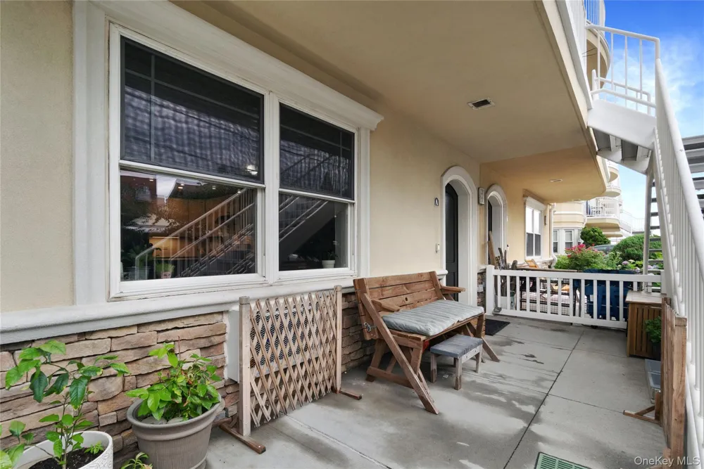 180 Beach 101 St #3A Rockaway Park, NY 11694