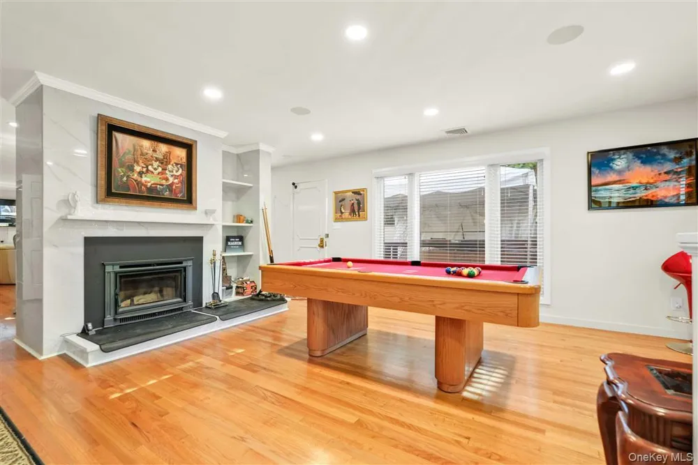 105 Park Lane Douglaston, NY 11363
