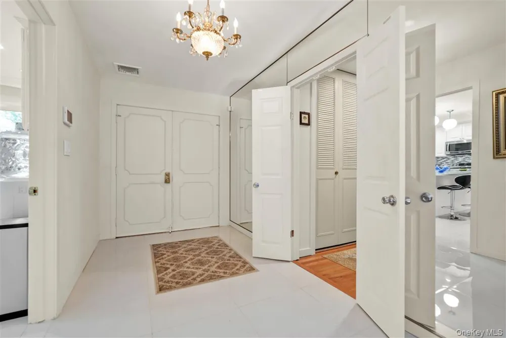 105 Park Lane Douglaston, NY 11363