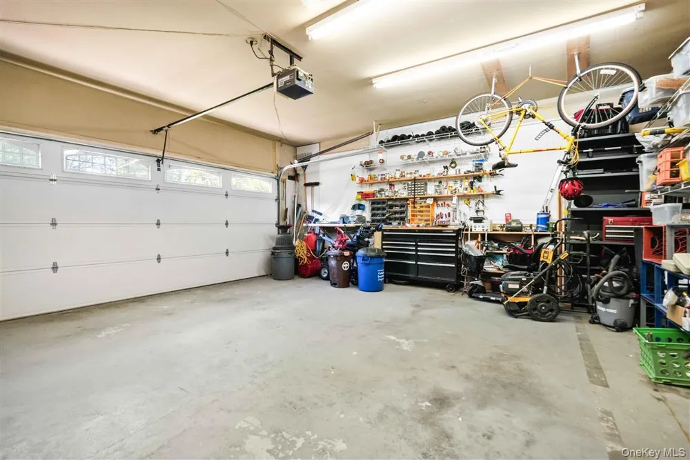 105 Park Lane Douglaston, NY 11363