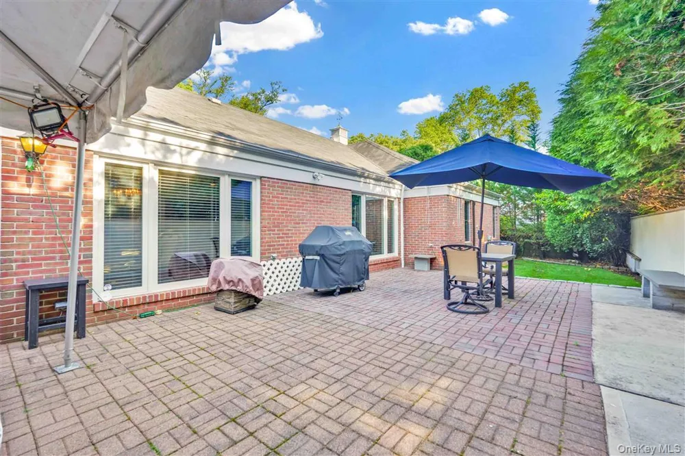 105 Park Lane Douglaston, NY 11363