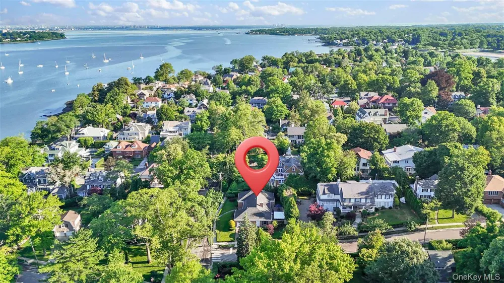 105 Park Lane Douglaston, NY 11363