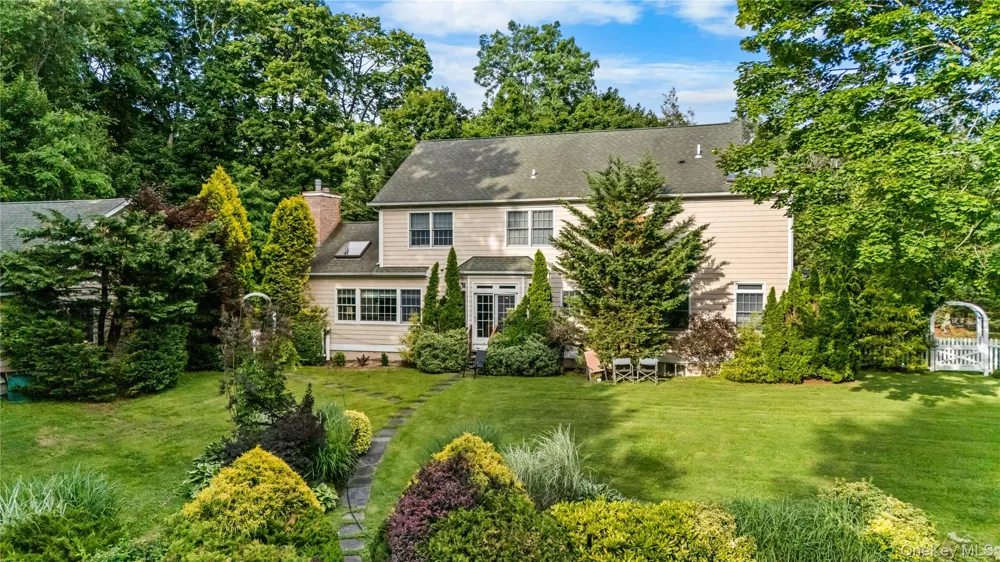 193 Pidgeon Hill Road South Huntington, NY 11746