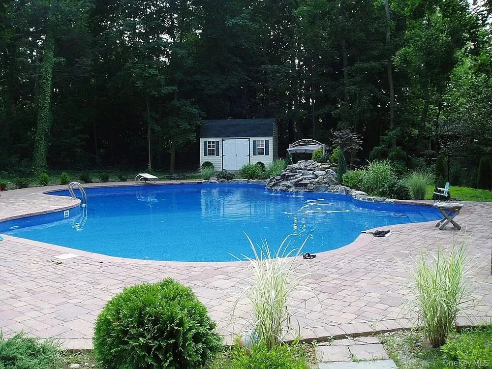 193 Pidgeon Hill Road South Huntington, NY 11746
