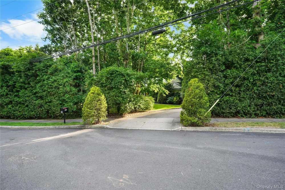193 Pidgeon Hill Road South Huntington, NY 11746