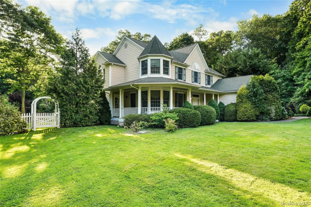 193 Pidgeon Hill Road South Huntington, NY 11746