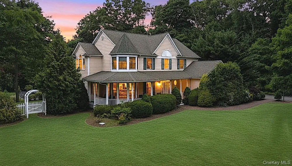 193 Pidgeon Hill Road South Huntington, NY 11746