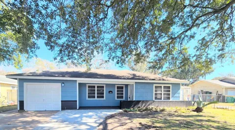 1103 W Camp Circle