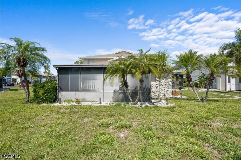 Queen Elizabeth Way #1 Fort Myers, FL 33907