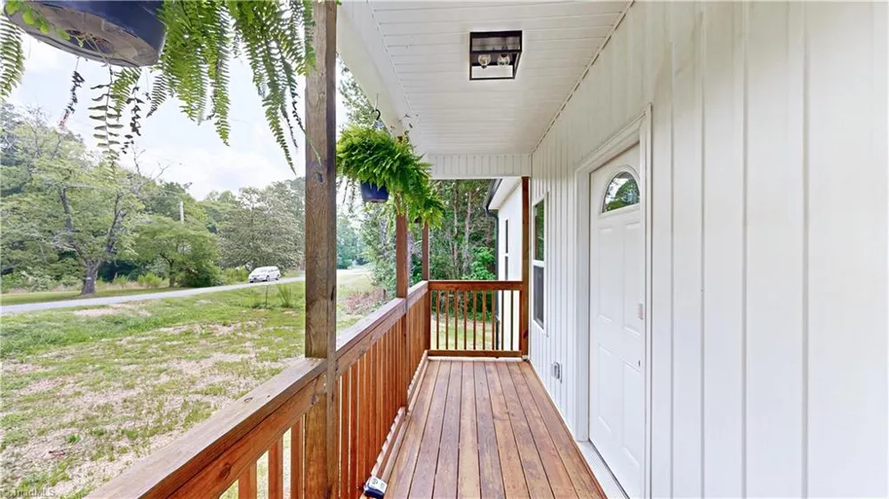 1213 Hillcrest Drive Thomasville, NC 27360