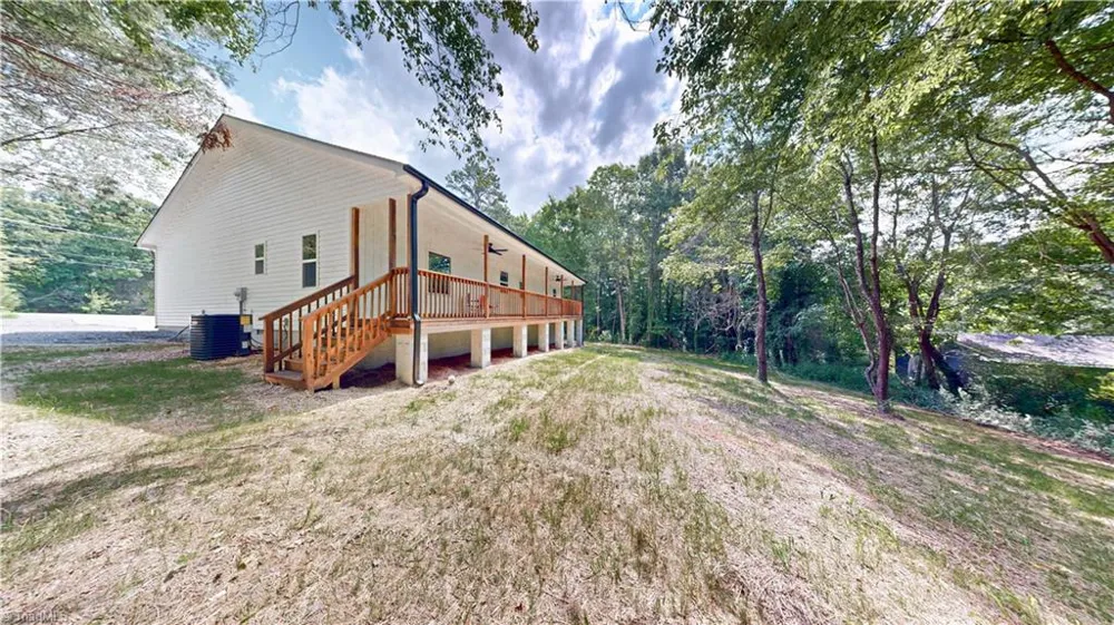 1213 Hillcrest Drive Thomasville, NC 27360
