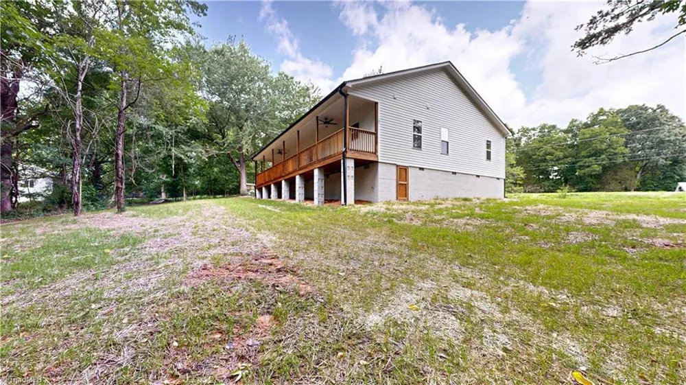 1213 Hillcrest Drive Thomasville, NC 27360