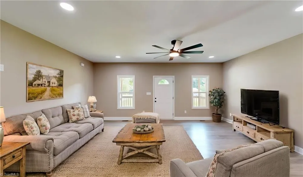 1213 Hillcrest Drive Thomasville, NC 27360