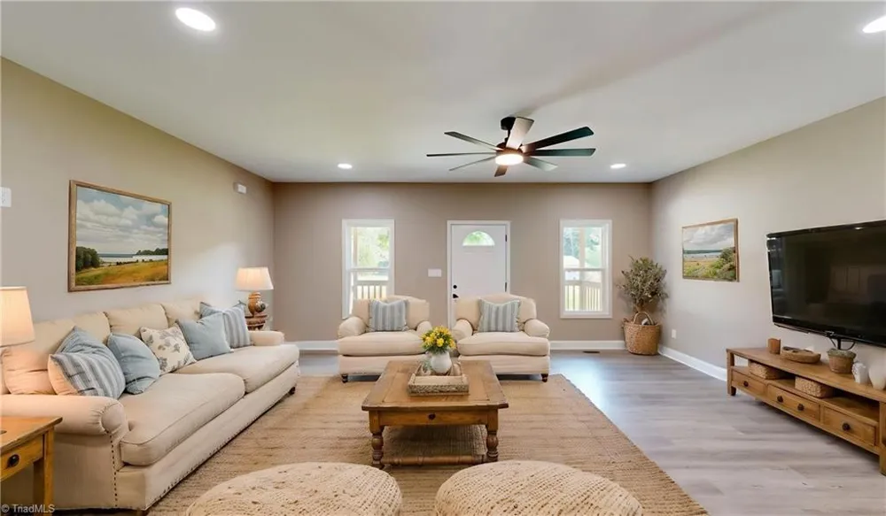 1213 Hillcrest Drive Thomasville, NC 27360