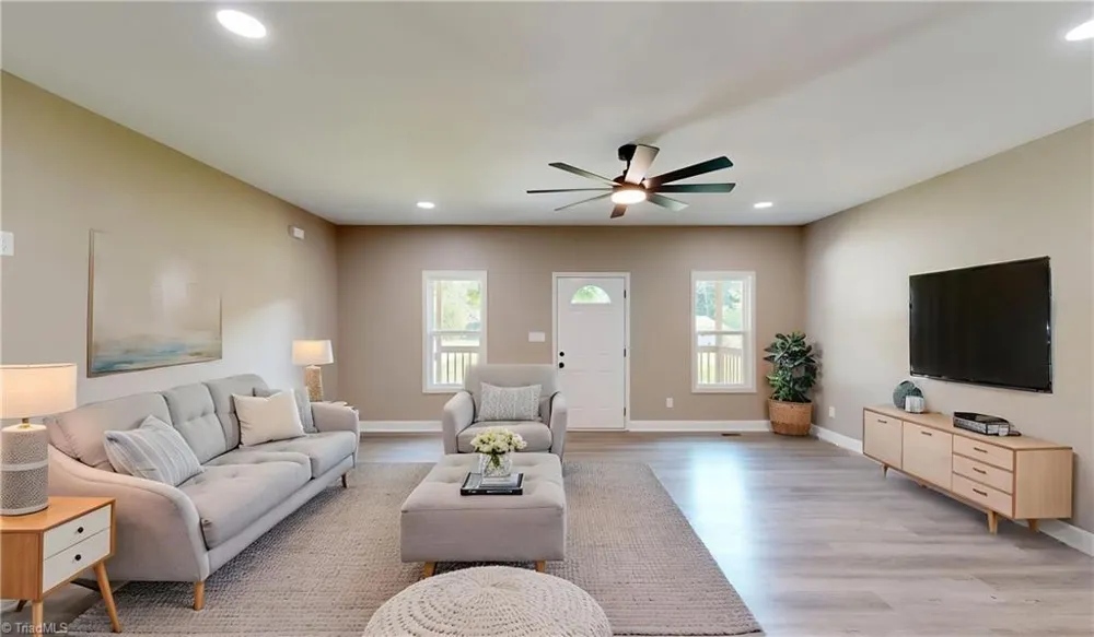 1213 Hillcrest Drive Thomasville, NC 27360