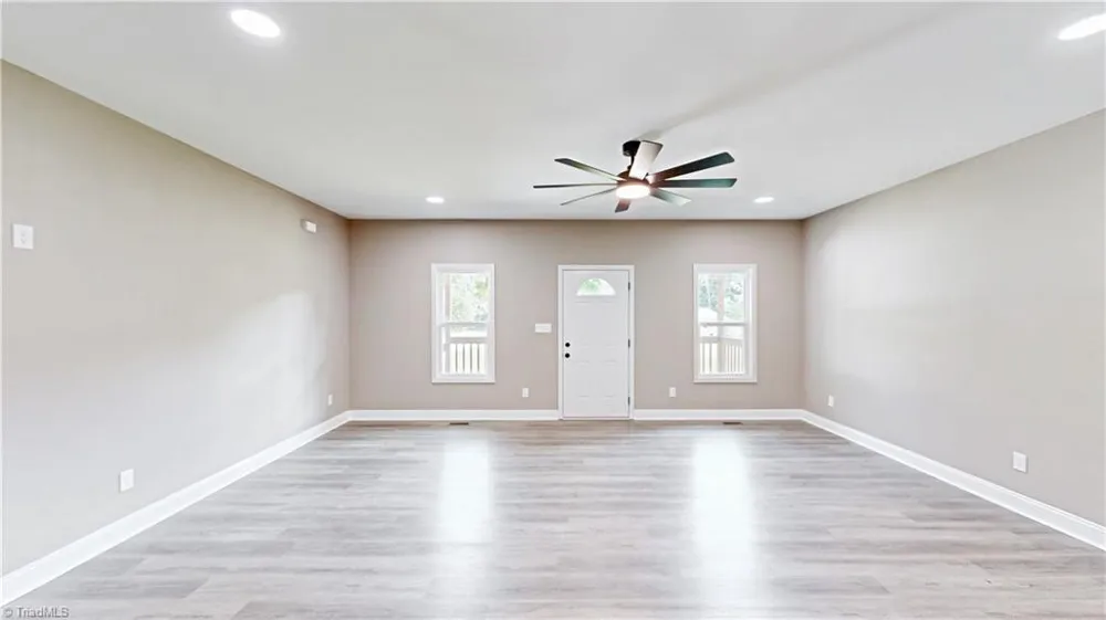 1213 Hillcrest Drive Thomasville, NC 27360