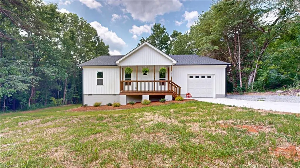 1213 Hillcrest Drive Thomasville, NC 27360