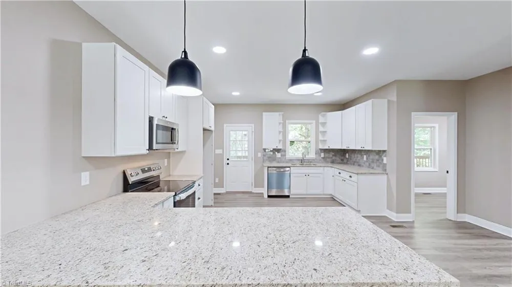 1213 Hillcrest Drive Thomasville, NC 27360