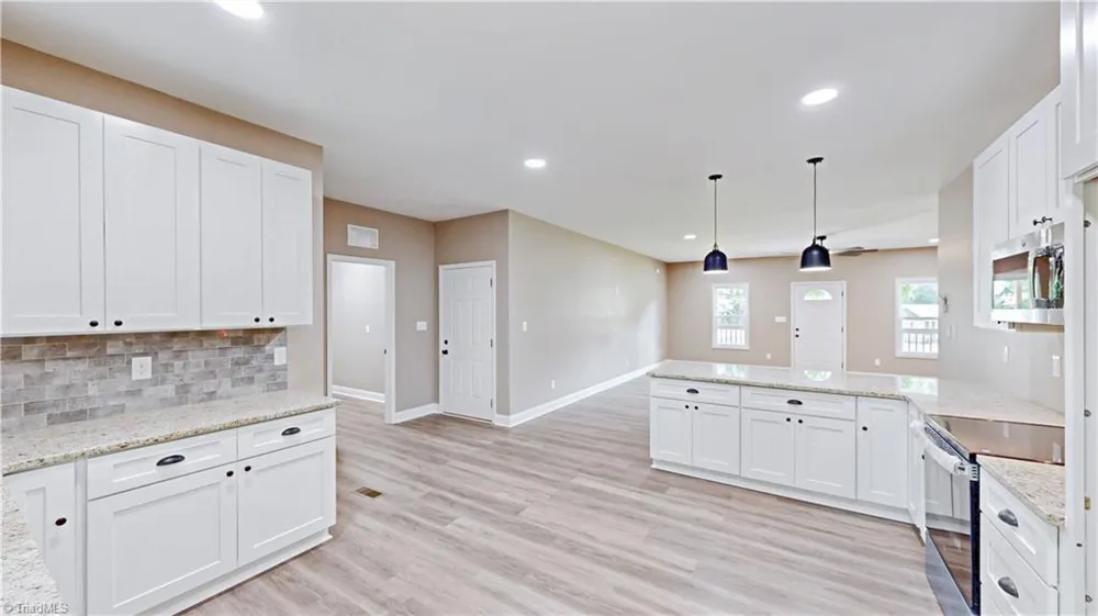 1213 Hillcrest Drive Thomasville, NC 27360