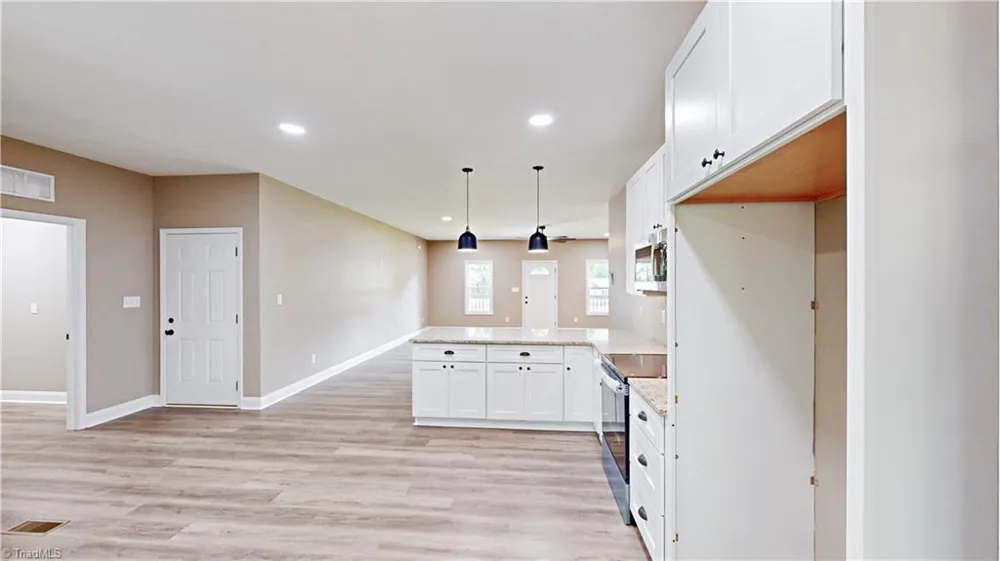 1213 Hillcrest Drive Thomasville, NC 27360