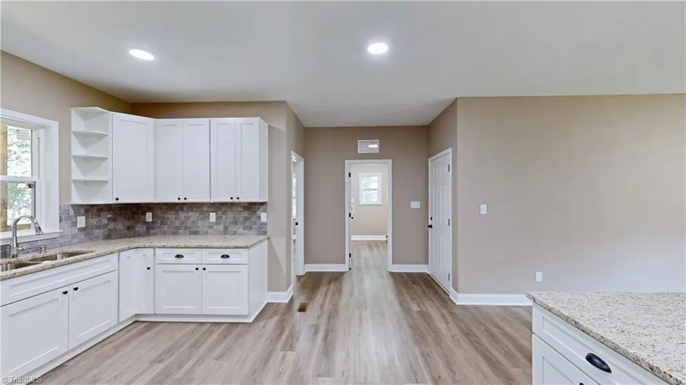 1213 Hillcrest Drive Thomasville, NC 27360