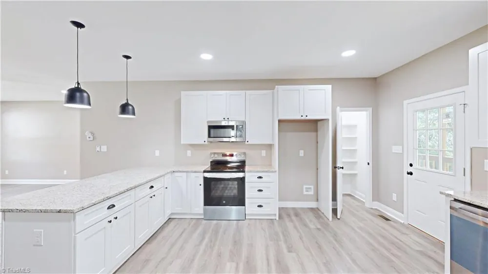 1213 Hillcrest Drive Thomasville, NC 27360